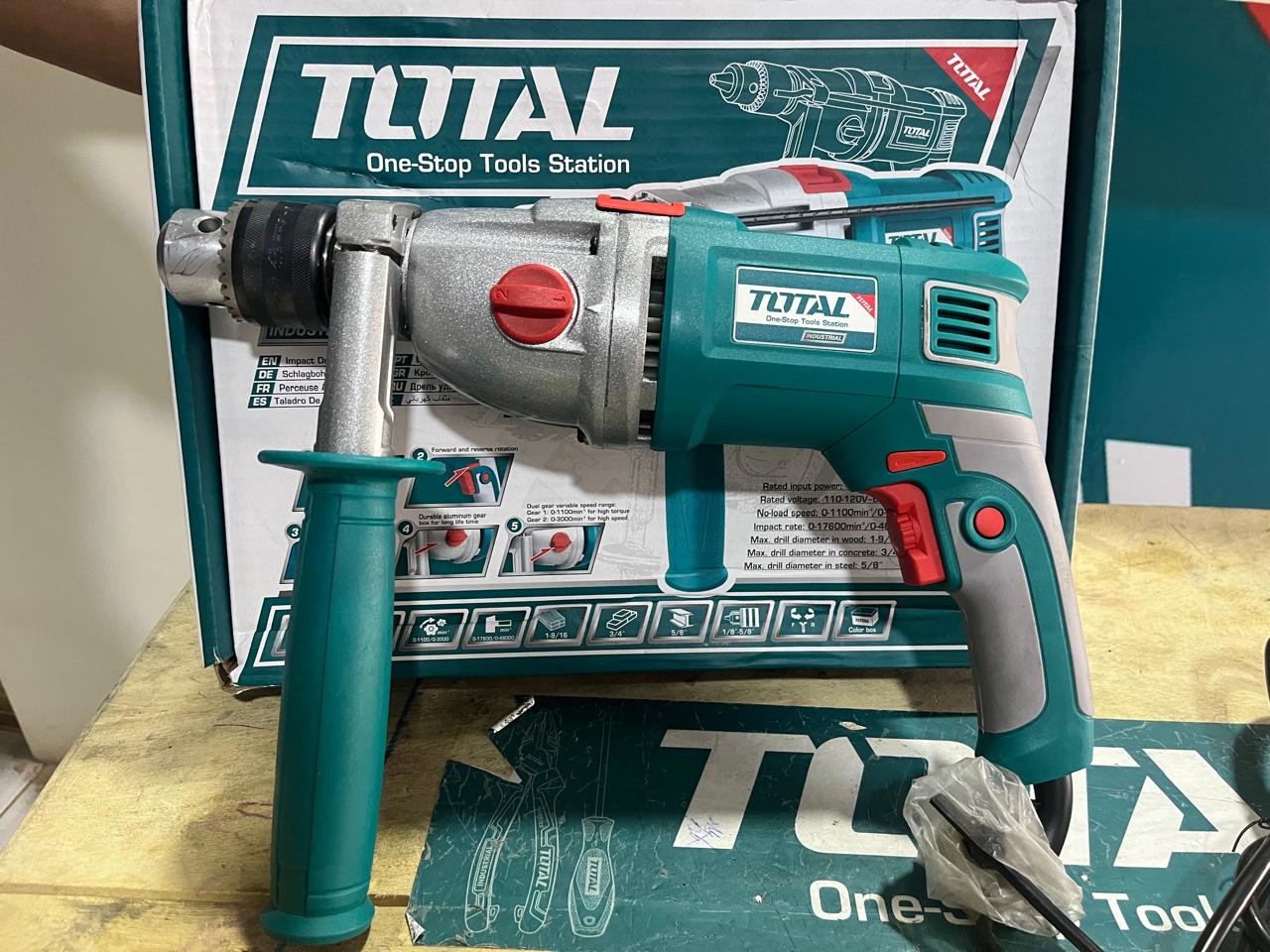 TALADRO 1050W MARCA TOTAL DE ALUMINIO UTG111165